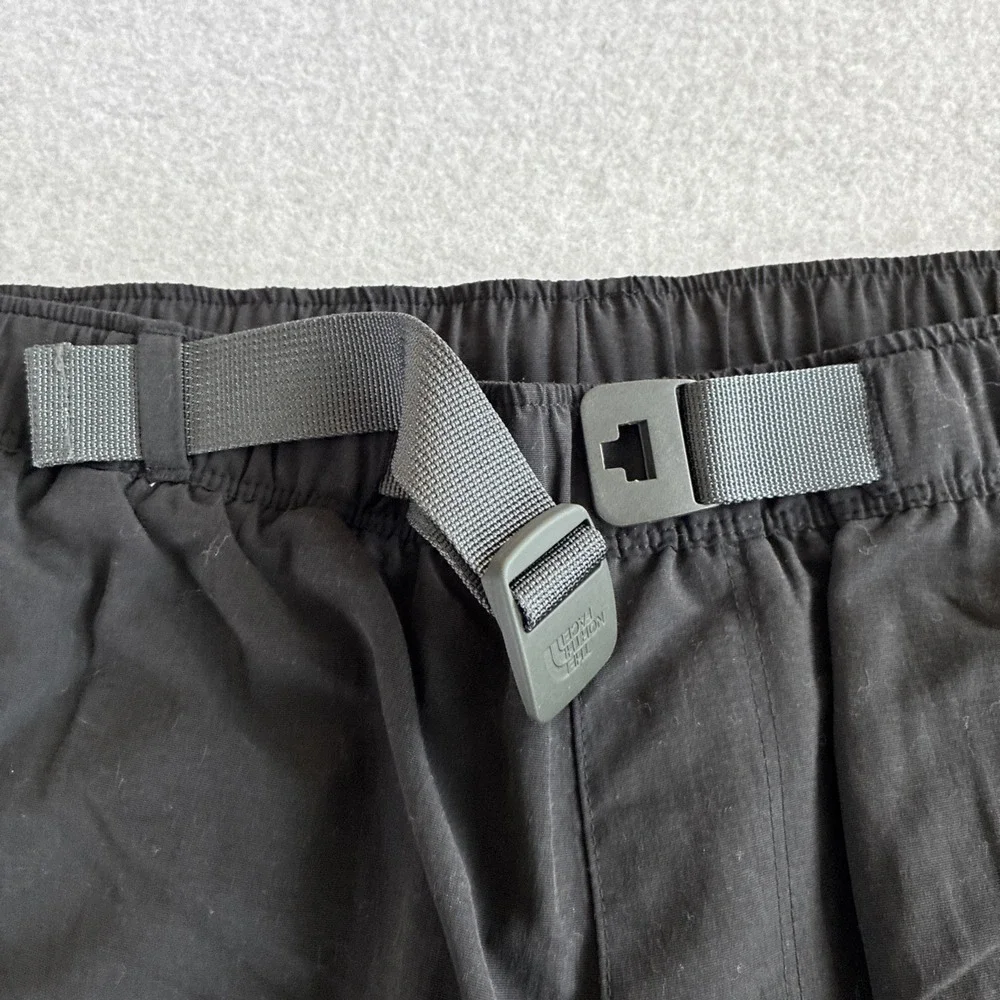 The North Face Mens Class V Belted Trunks Black Nylon Mesh Lined Medium Hiking